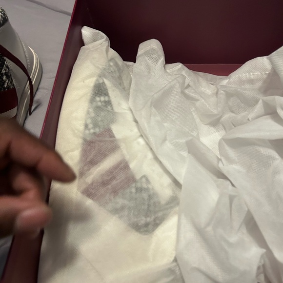 Authentic Ballys sneakers size 9.5 White and sheepskin - Picture 5 of 8